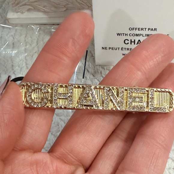Compliments of CHANEL - 2 Gold Rhinestone Metal Hair Clips - New in bag - Picture 3 of 8